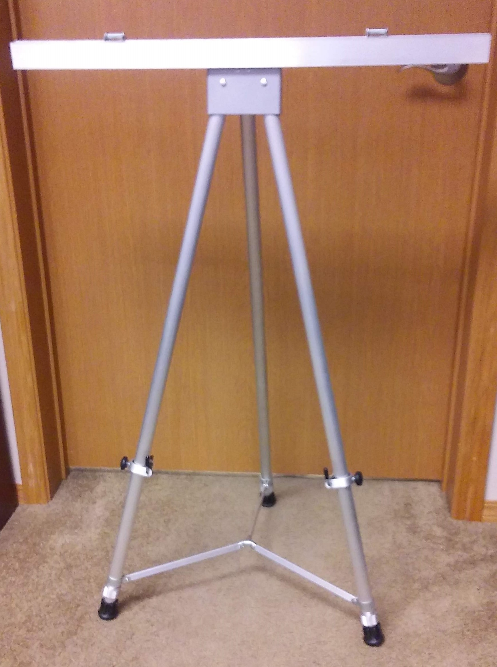 tri-pod easel with t-bar